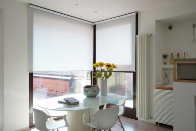 Luce e protezione dal sole con le tende a rullo filtranti