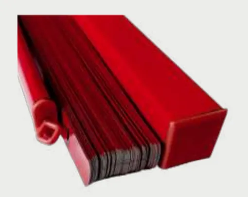 Accessori in tinta: corde, tappi e comandi seguono il colore delle lamelle